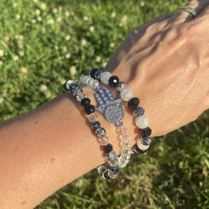 Elegantní černo stříbrný set náramků s třpytivou hamsa