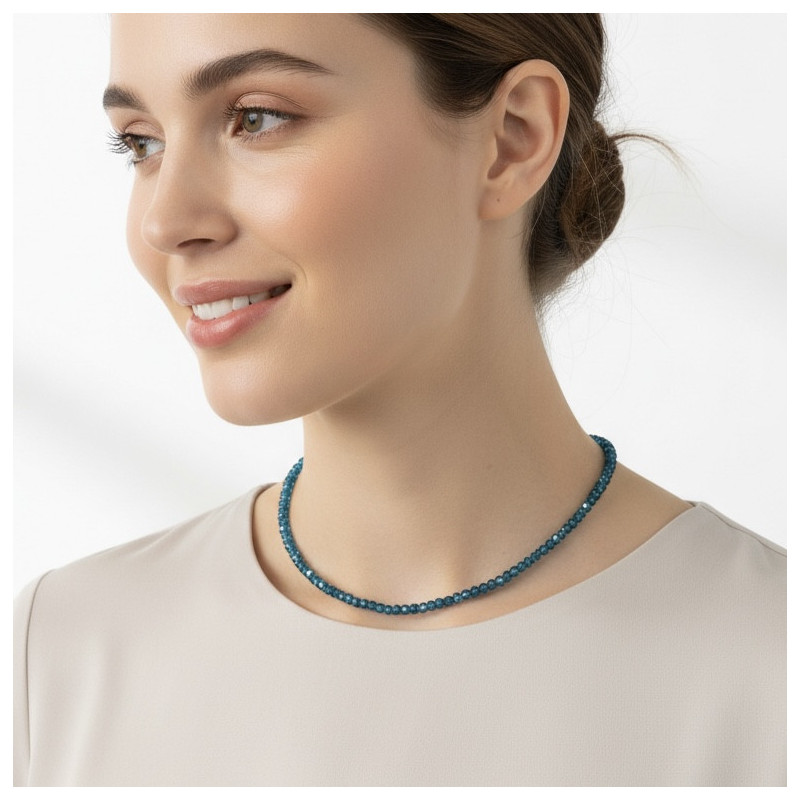 Elegantní třpytivý náhrdelník