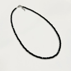 Elegantní třpytivý náhrdelník