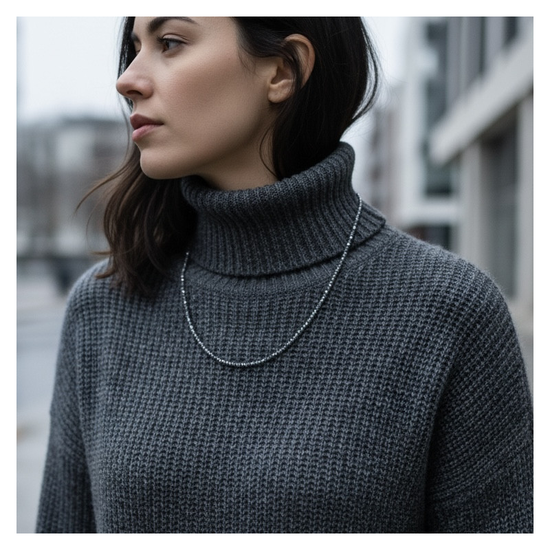 Elegantní třpytivý náhrdelník