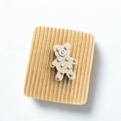 Zvířátková brož s kamínky – stylový šperk pro milovníky originality