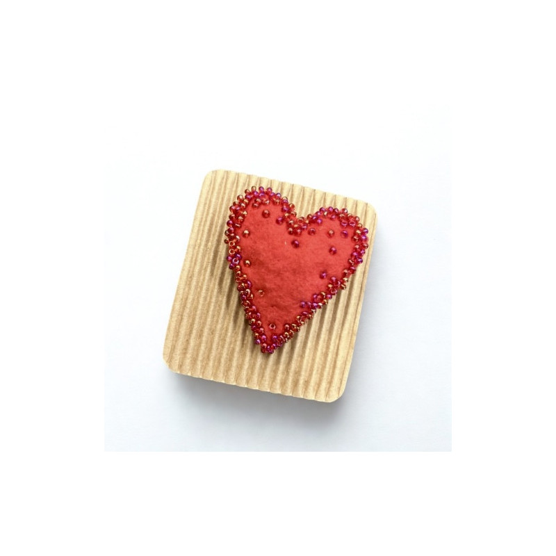 Zvířátková brož s kamínky – stylový šperk pro milovníky originality